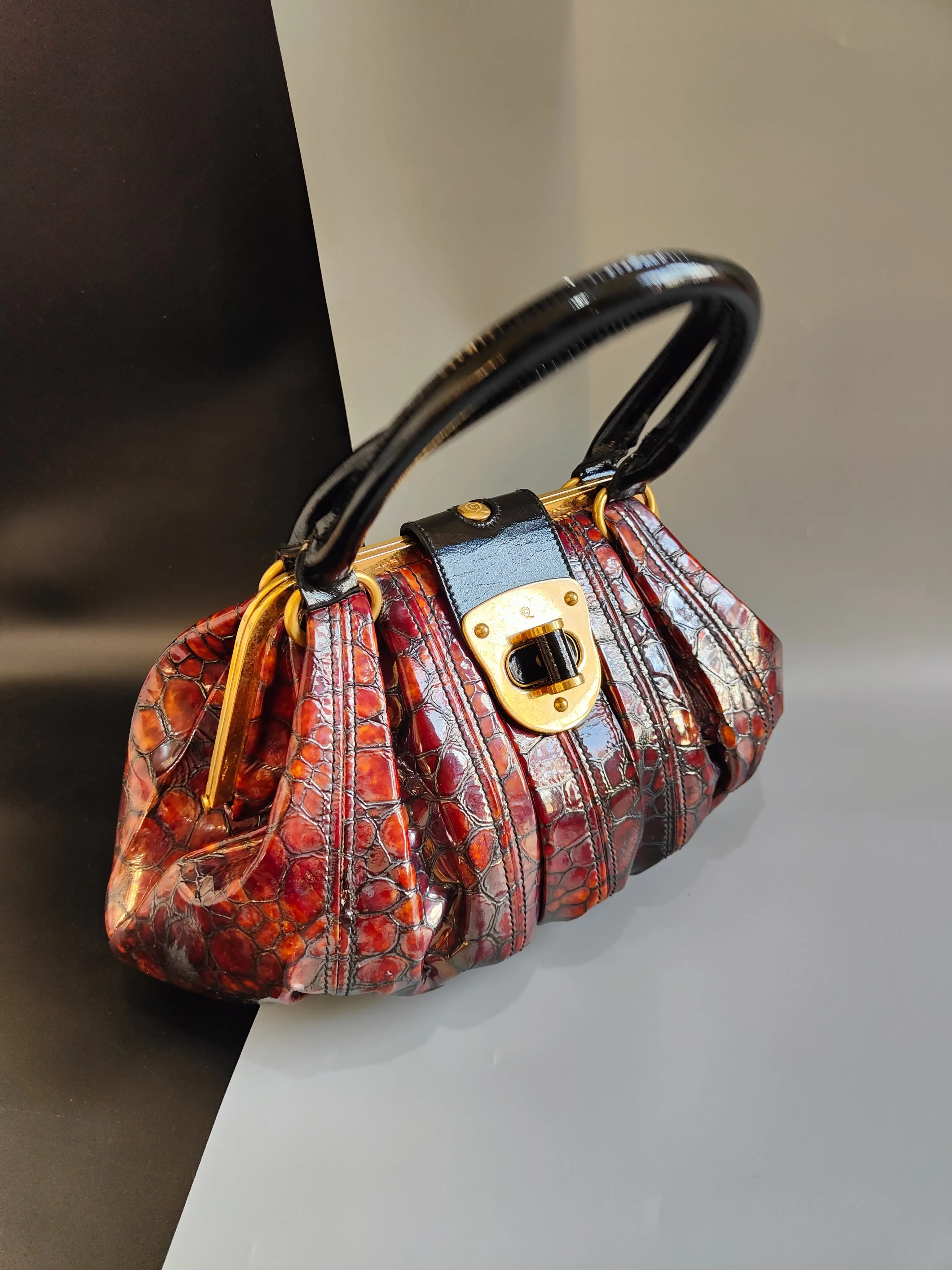 ALEXANDER MCQUEEN
Elvie Bag Croc Patent Leather