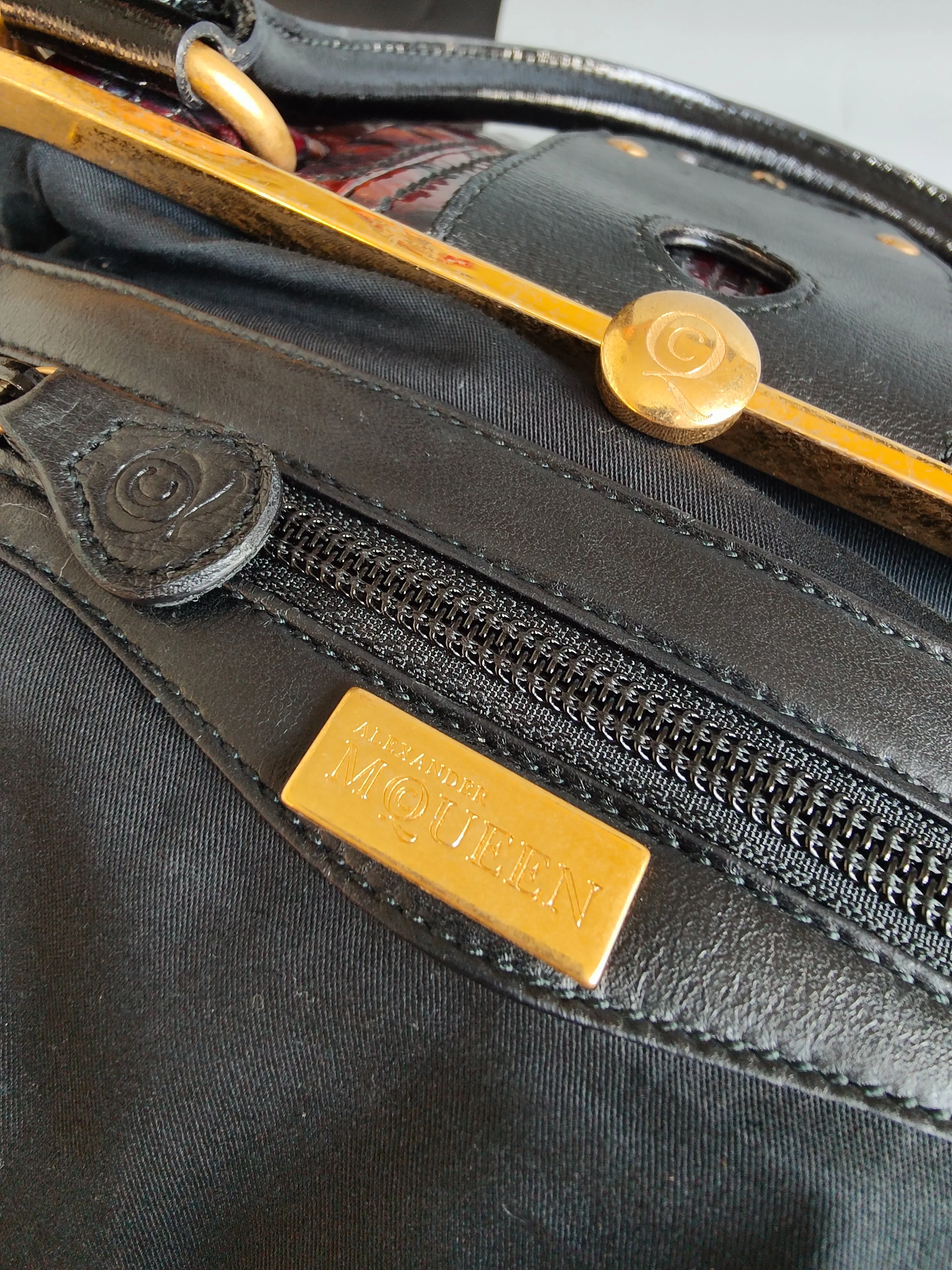 ALEXANDER MCQUEEN
Elvie Bag Croc Patent Leather