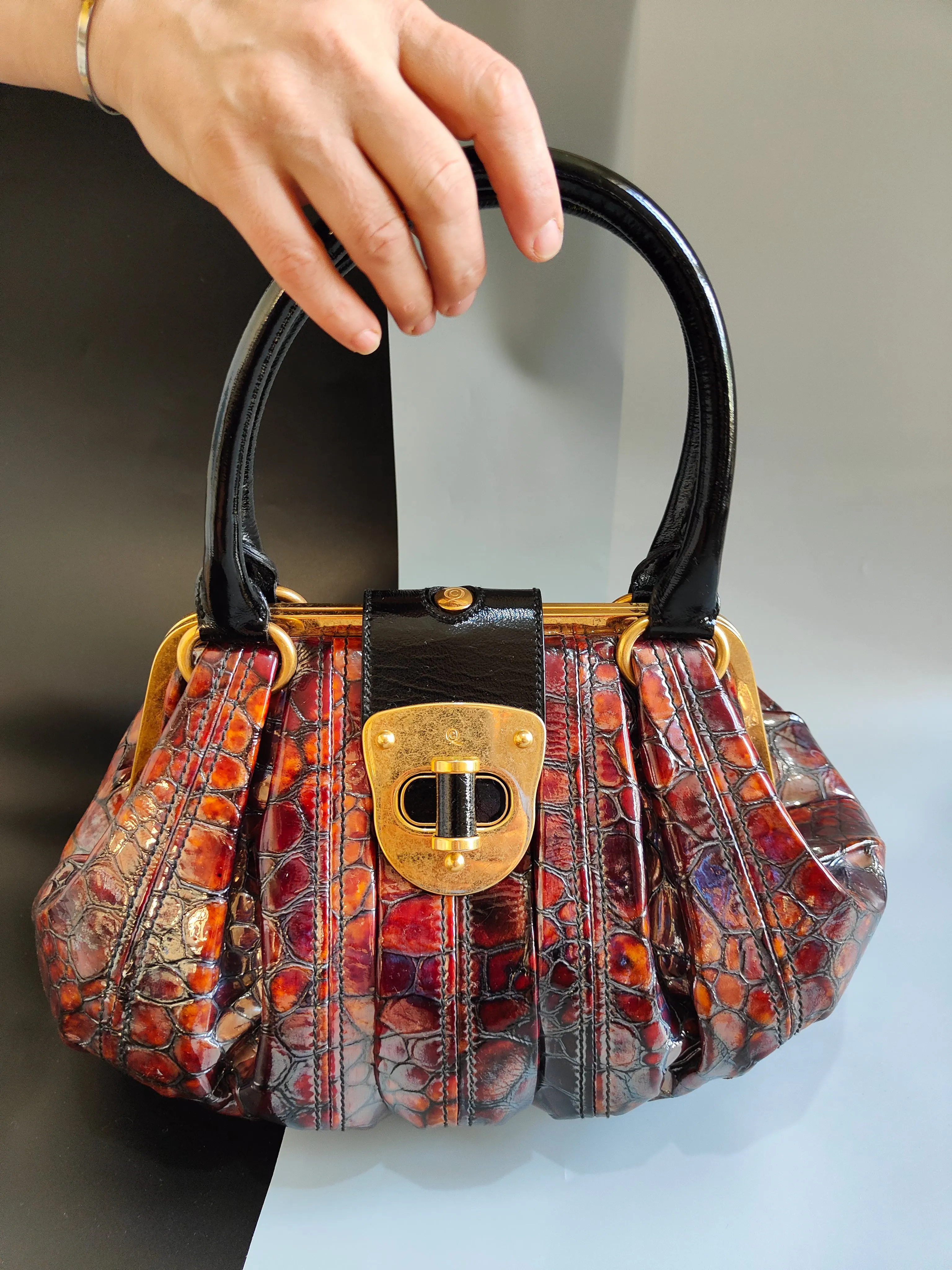 ALEXANDER MCQUEEN
Elvie Bag Croc Patent Leather