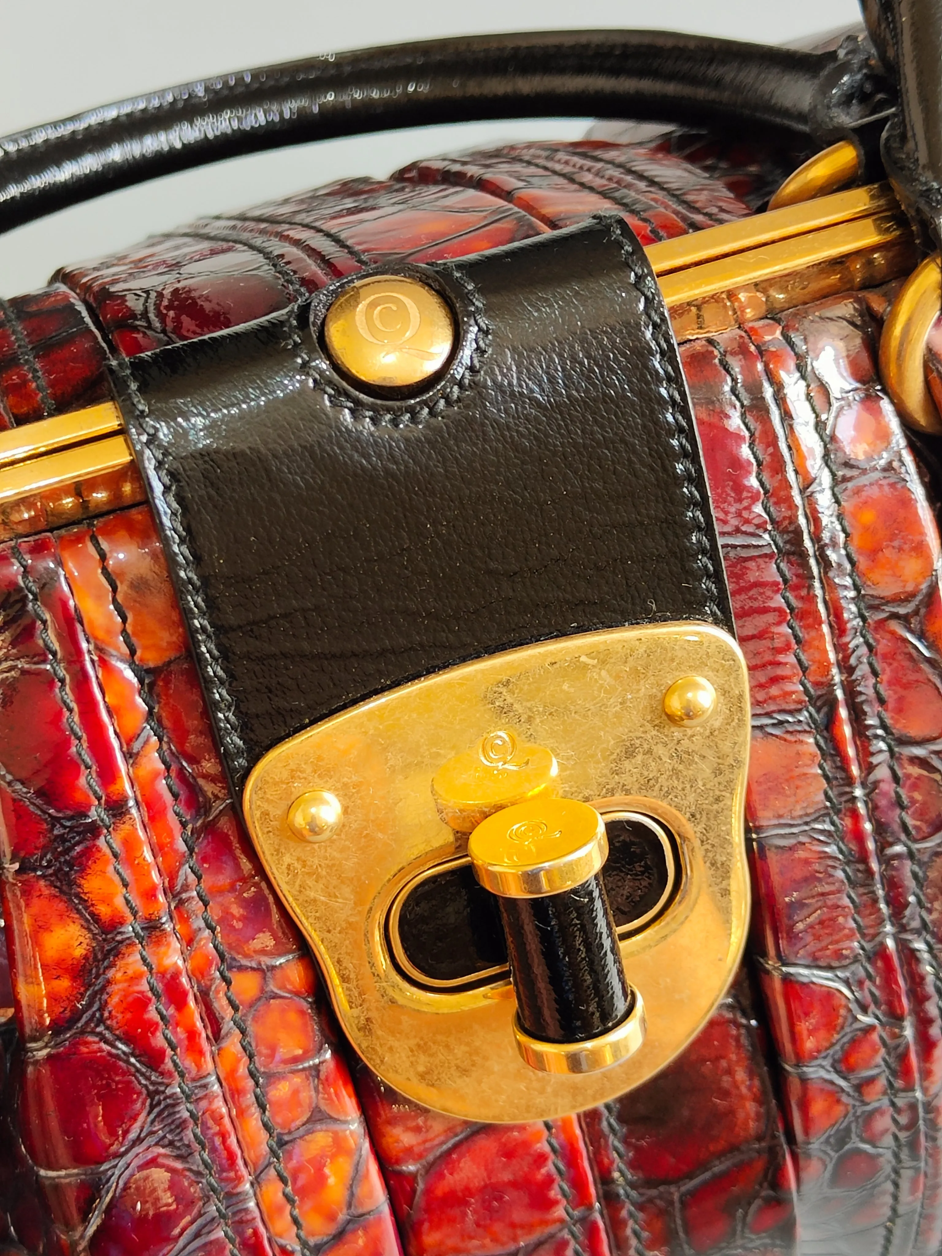 ALEXANDER MCQUEEN
Elvie Bag Croc Patent Leather