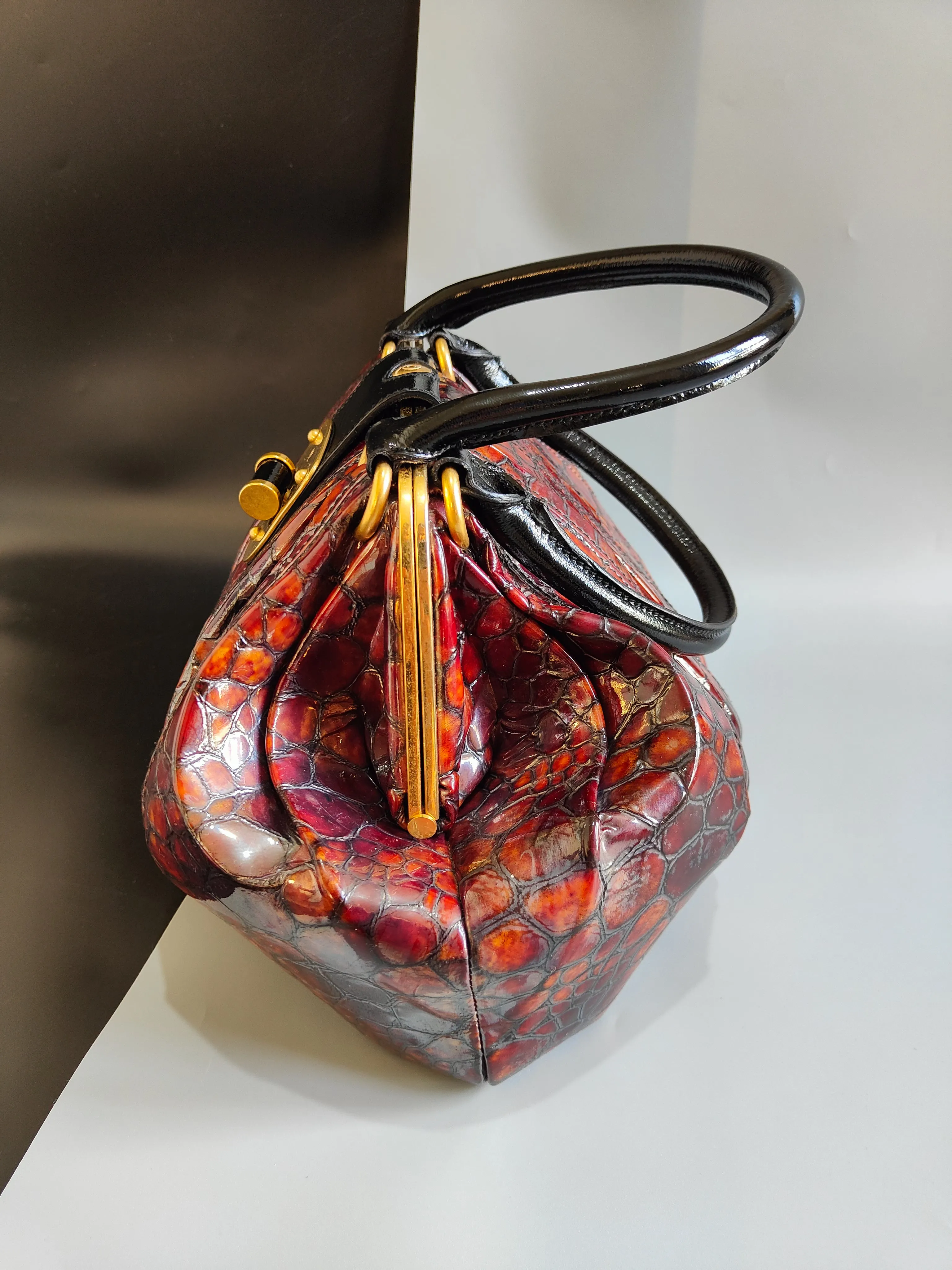 ALEXANDER MCQUEEN
Elvie Bag Croc Patent Leather