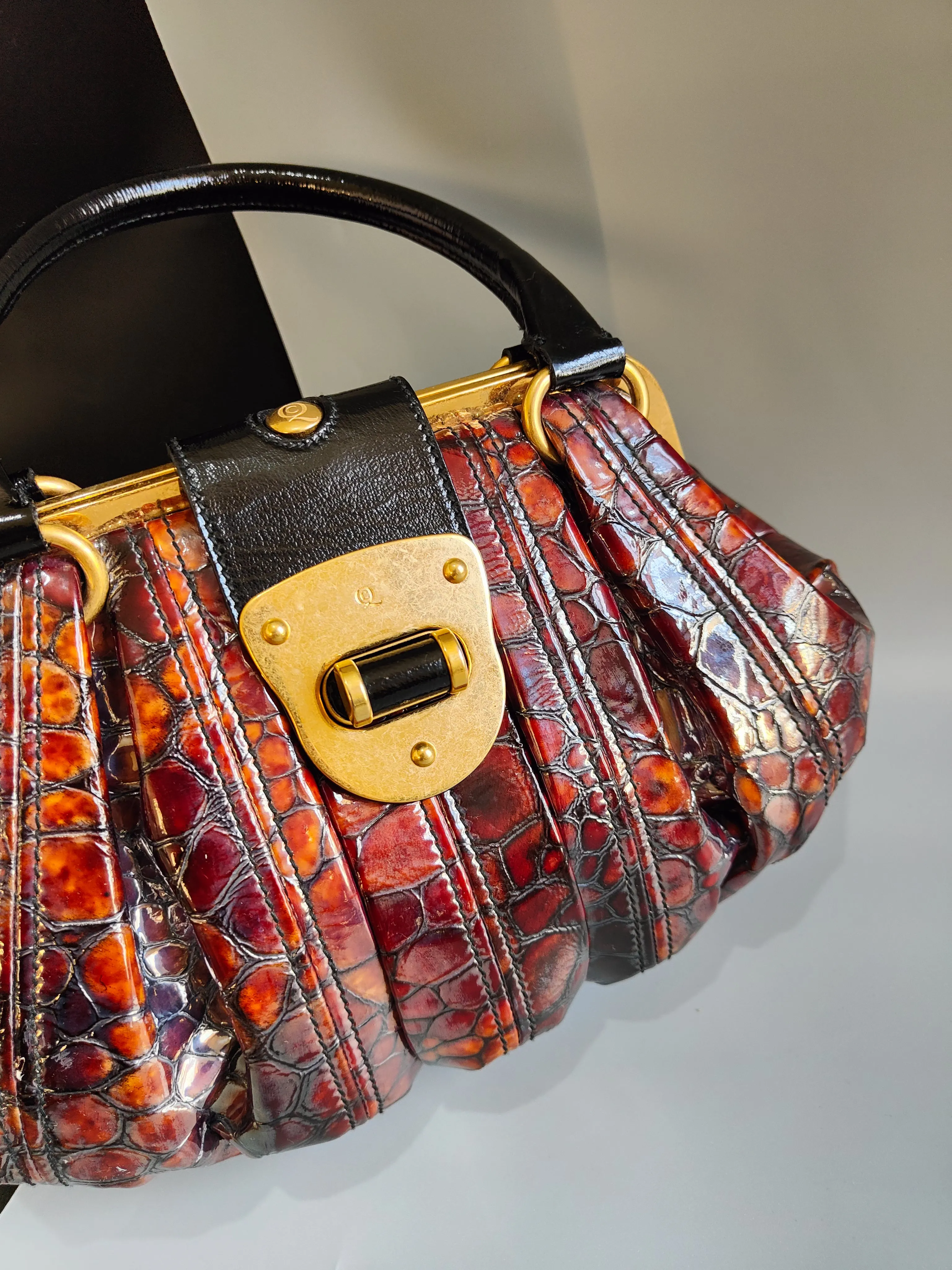ALEXANDER MCQUEEN
Elvie Bag Croc Patent Leather